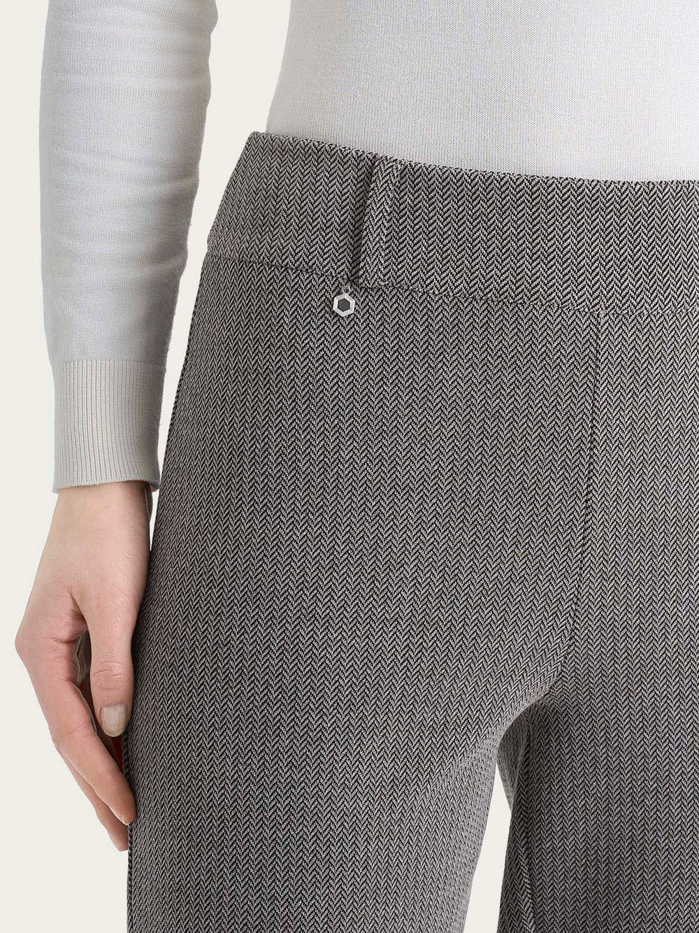 Pantalone Ragno a carota con fantasia a spina di pesce in Eco Jacquard art: DR83PF