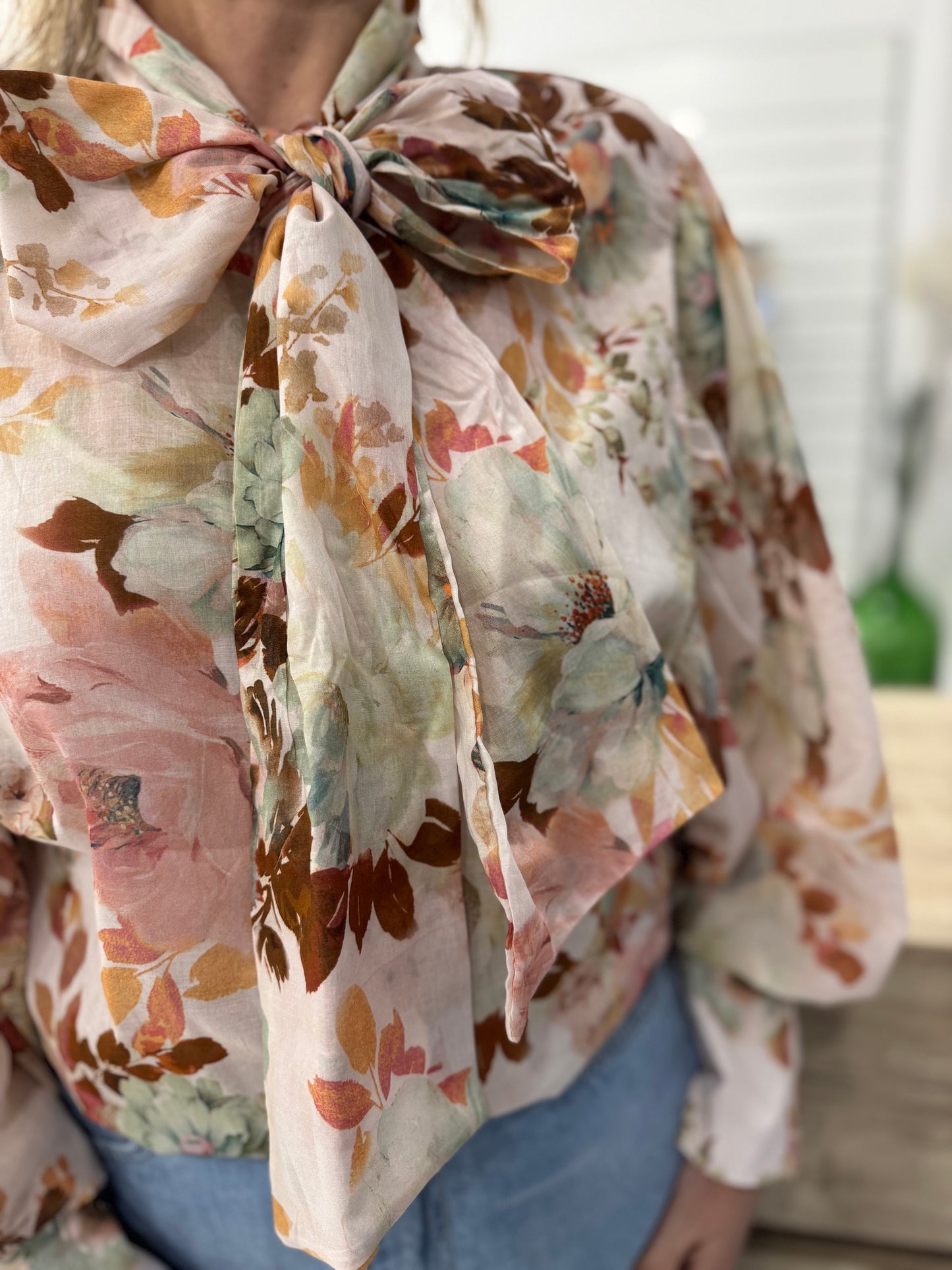Camicia floreale con fiocco Art. 25C7103 Tensione in