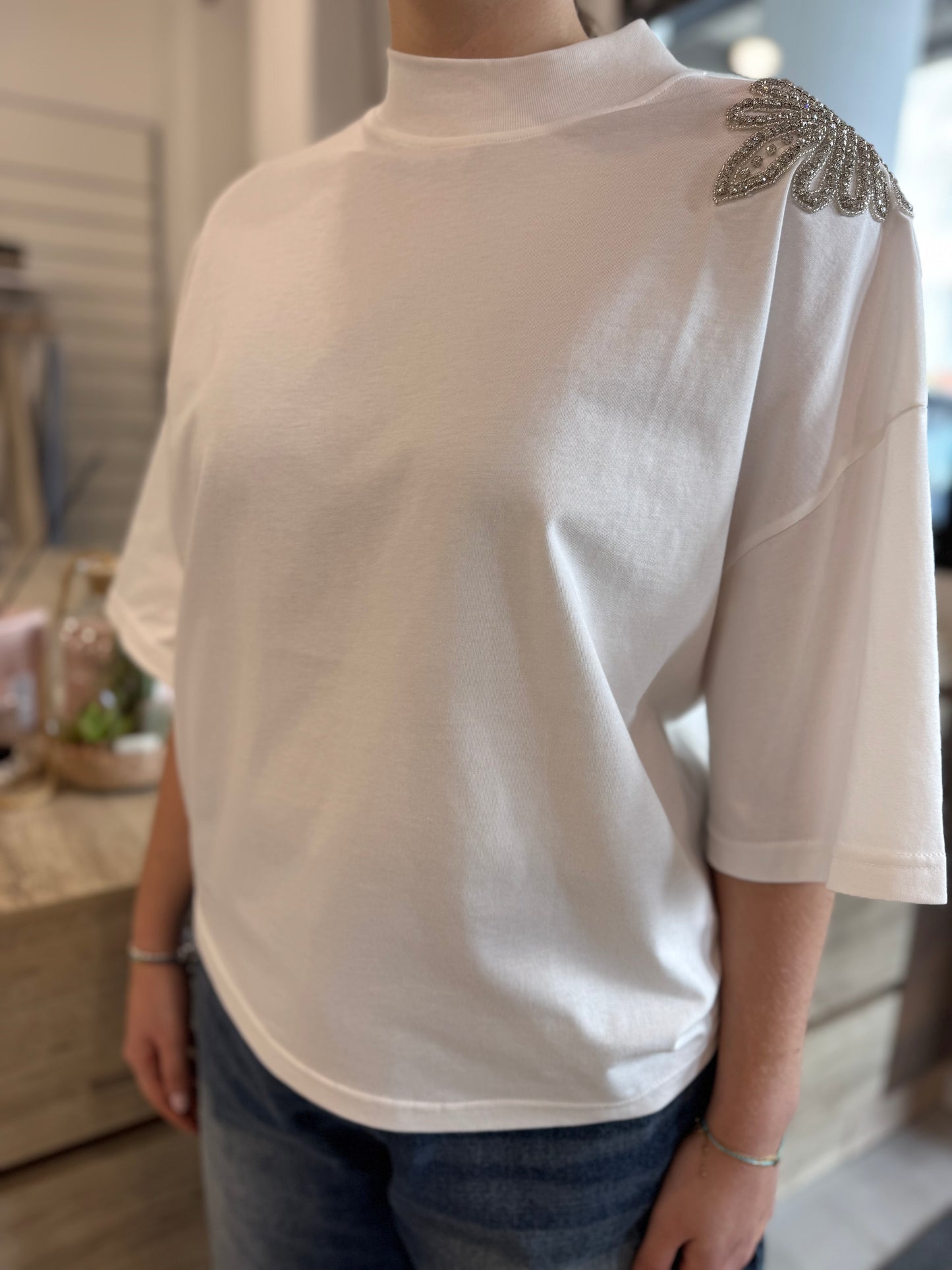 T-shirt over con strass