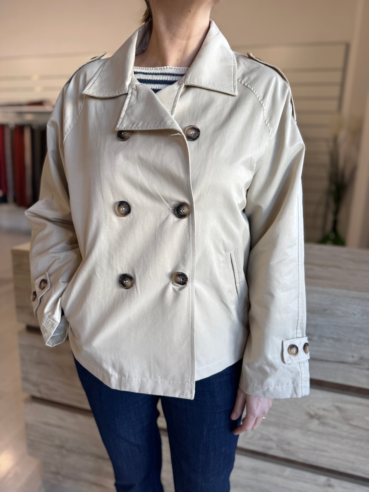 Trench corto