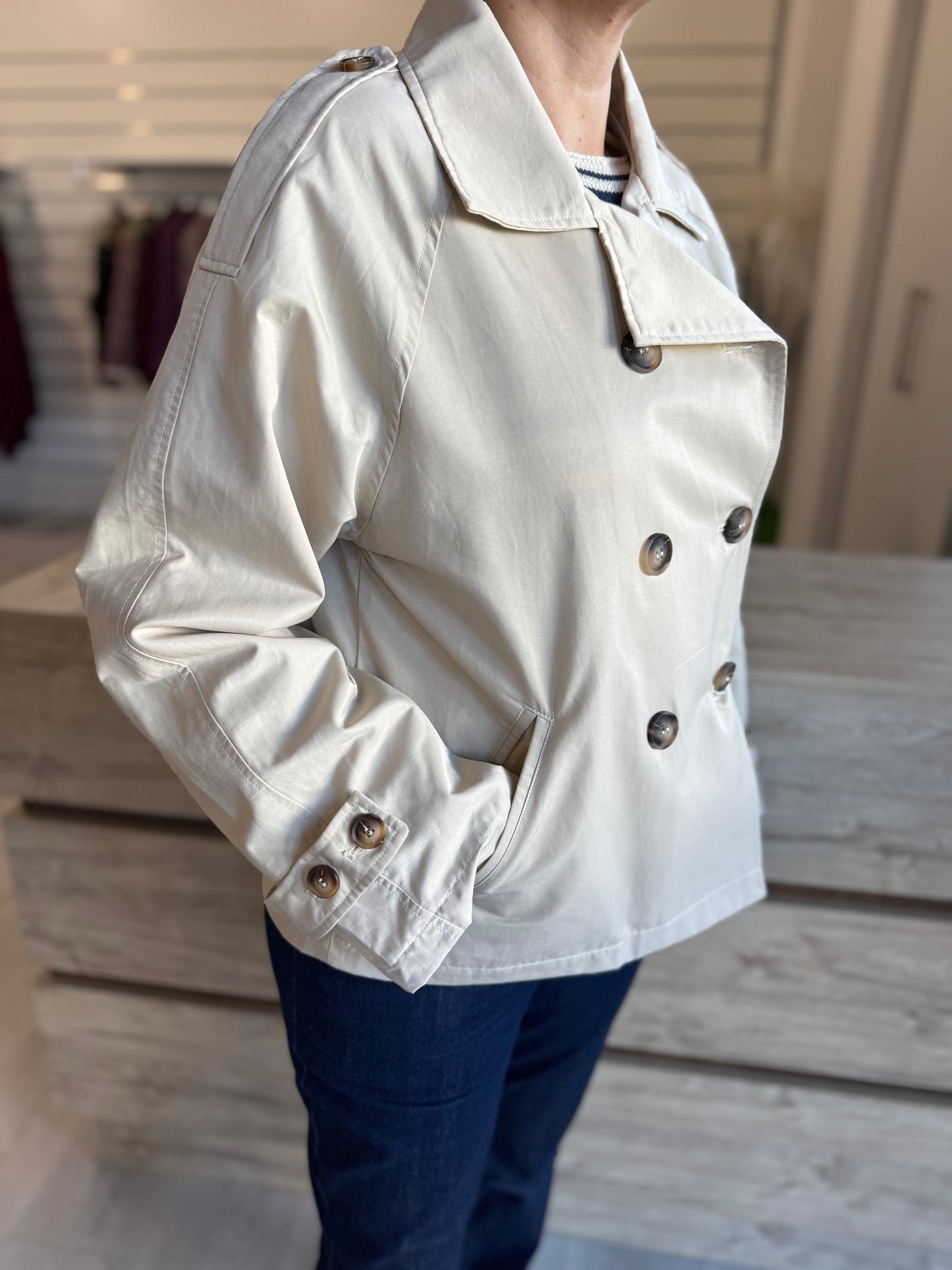 Trench corto