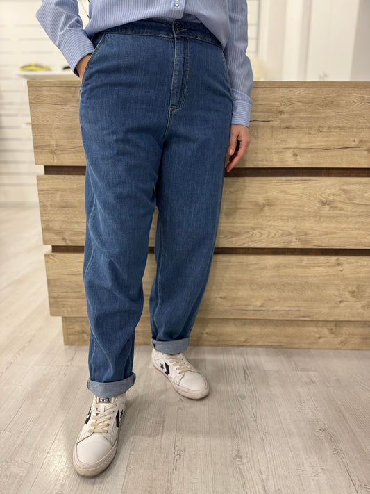Jeans carrot con elastico