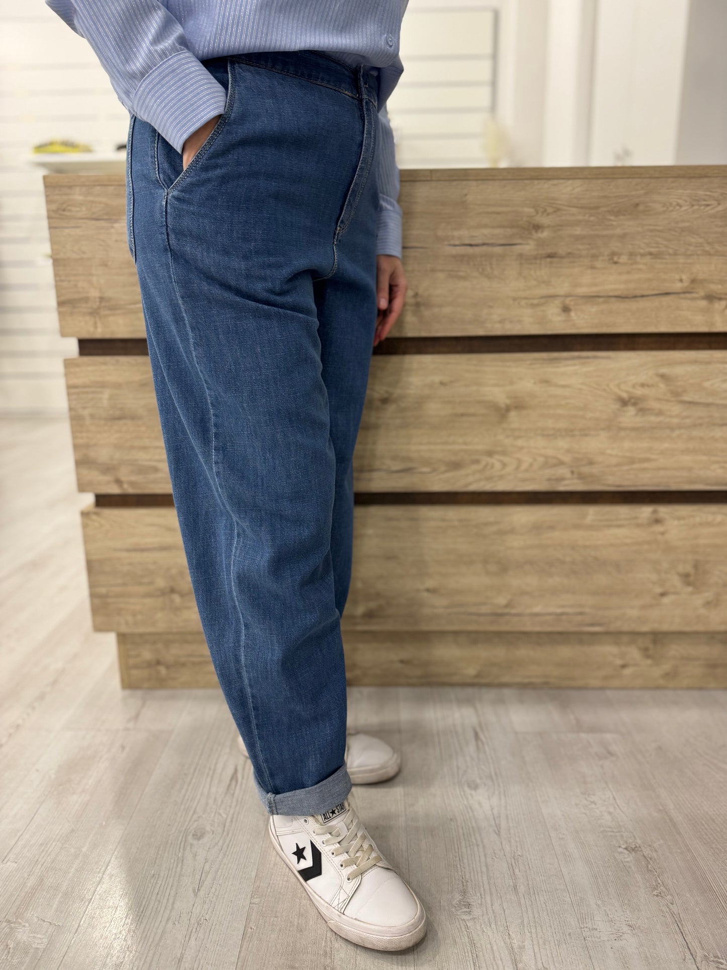Jeans carrot con elastico