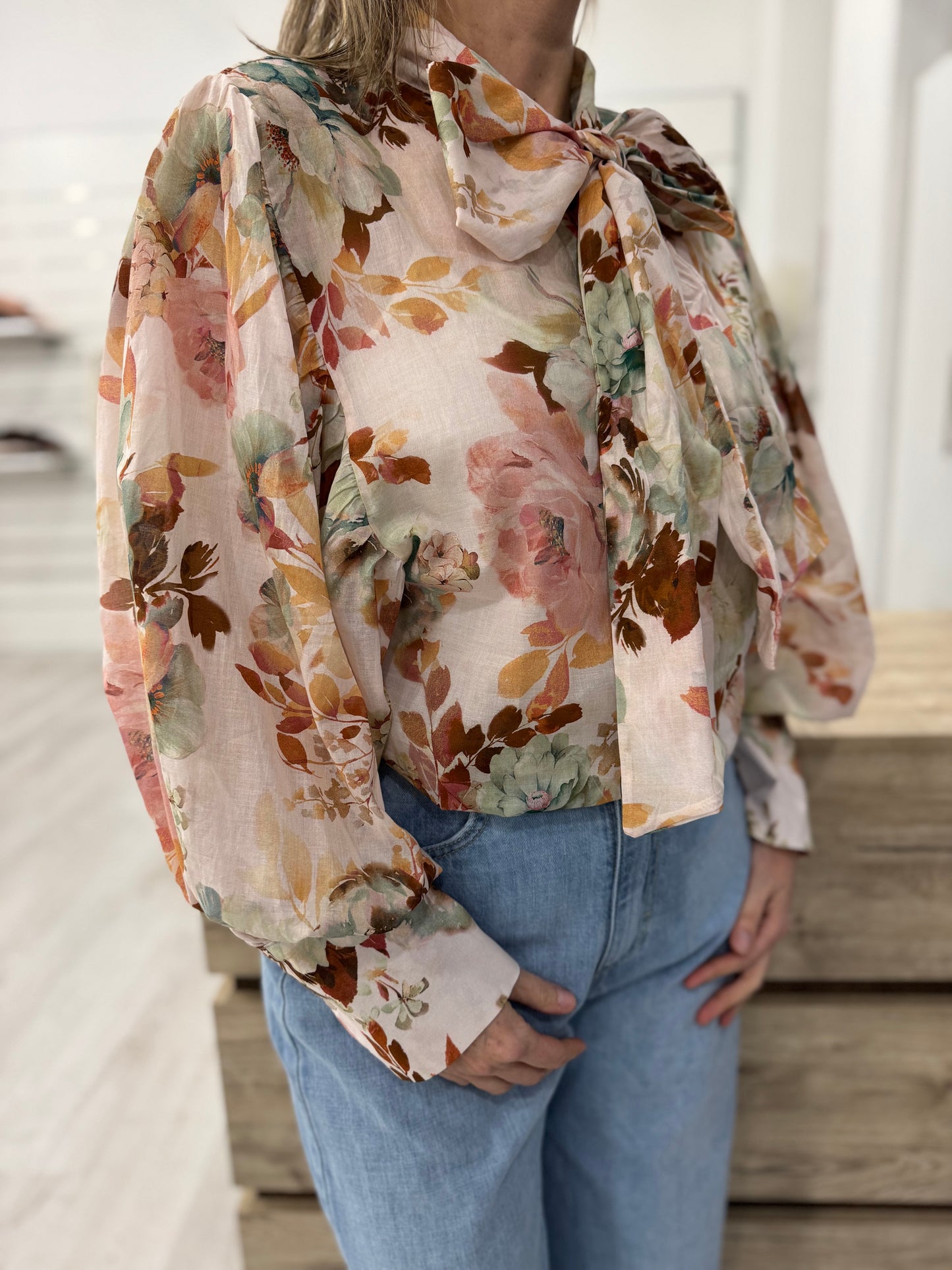 Camicia floreale con fiocco Art. 25C7103 Tensione in