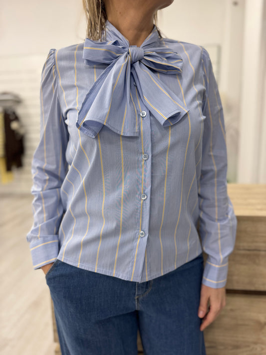 Camicia a righe con fiocco