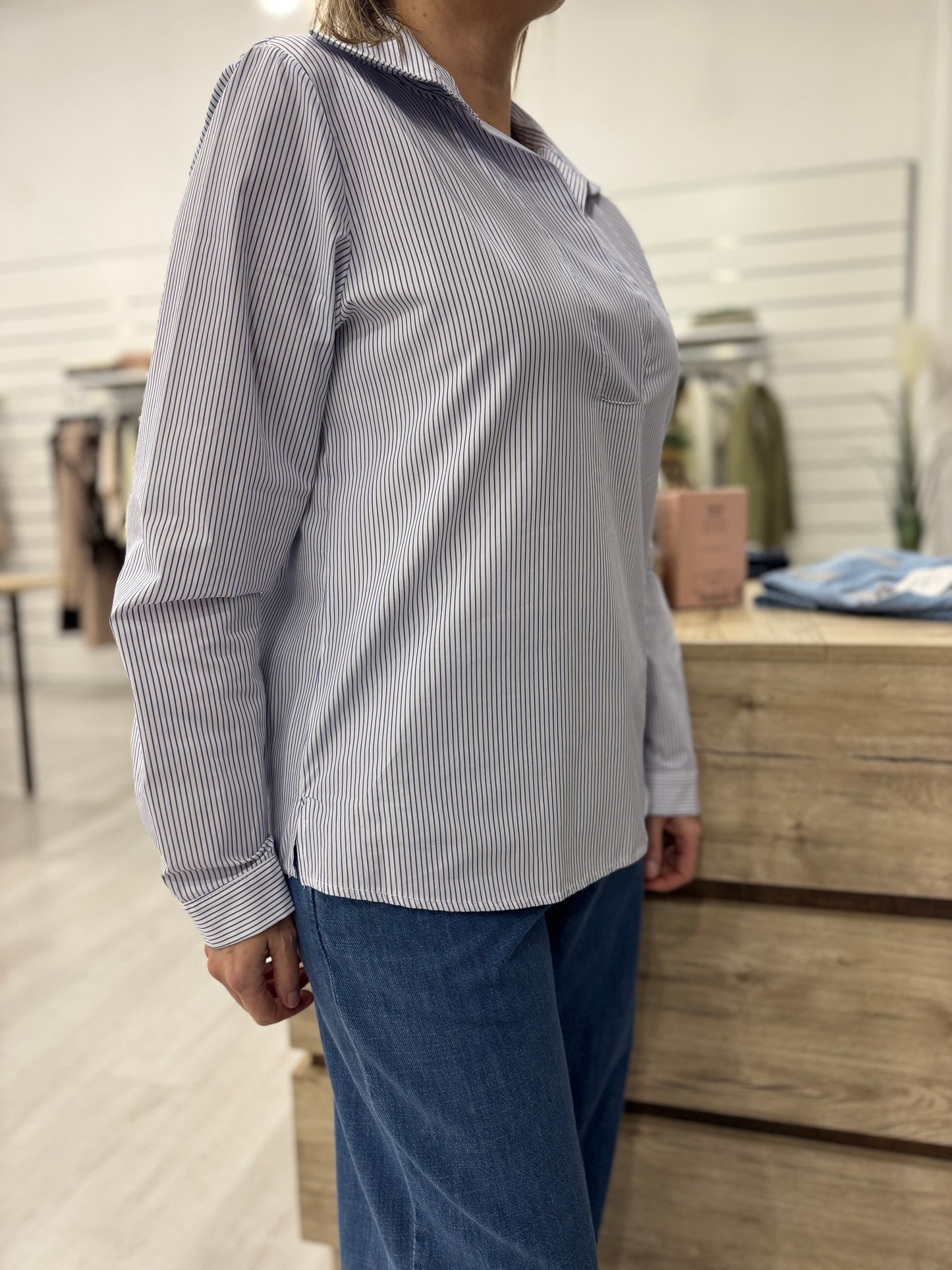 Camicia bacchettata scollo V