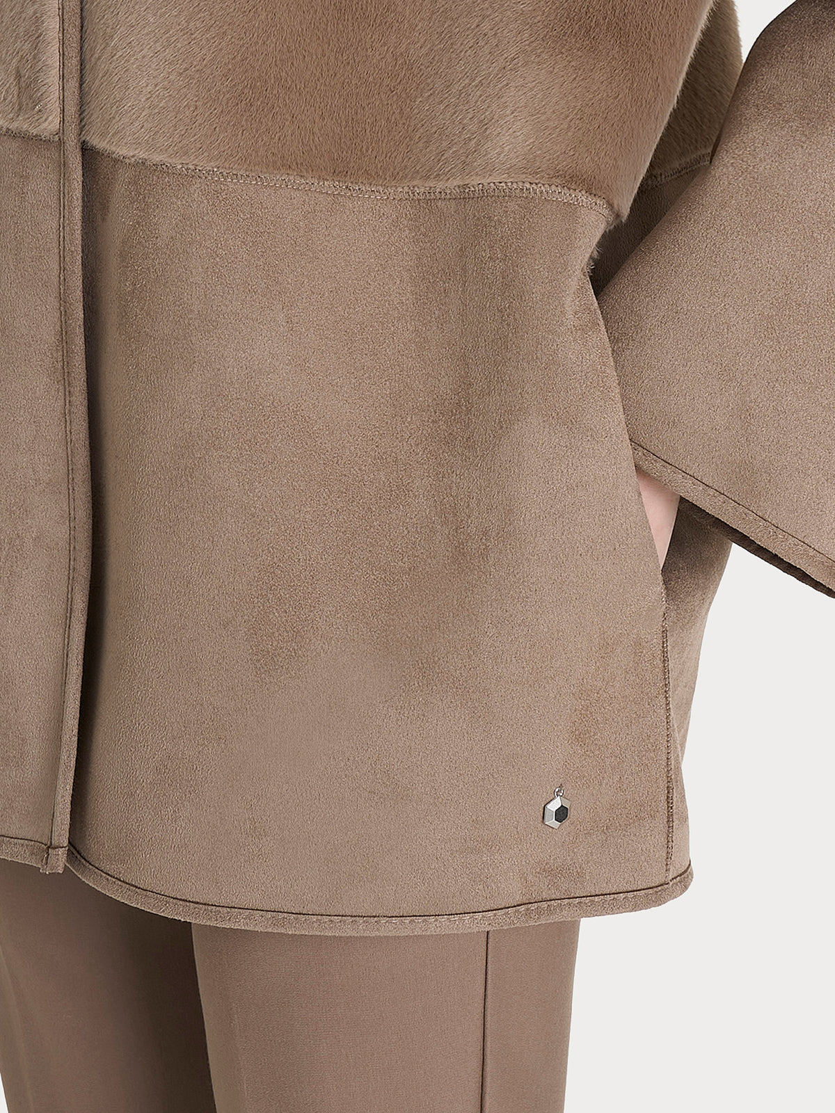 Giacca Ragno lunga con collo alto double-face in Vegan Shearling art. DQ48KF