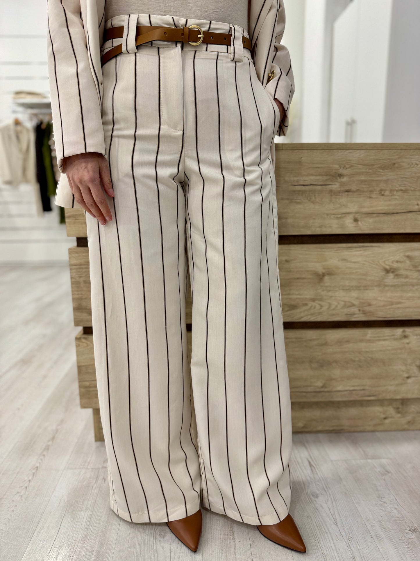 Pantalone palazzo rigato con cinta Art. 25P7299