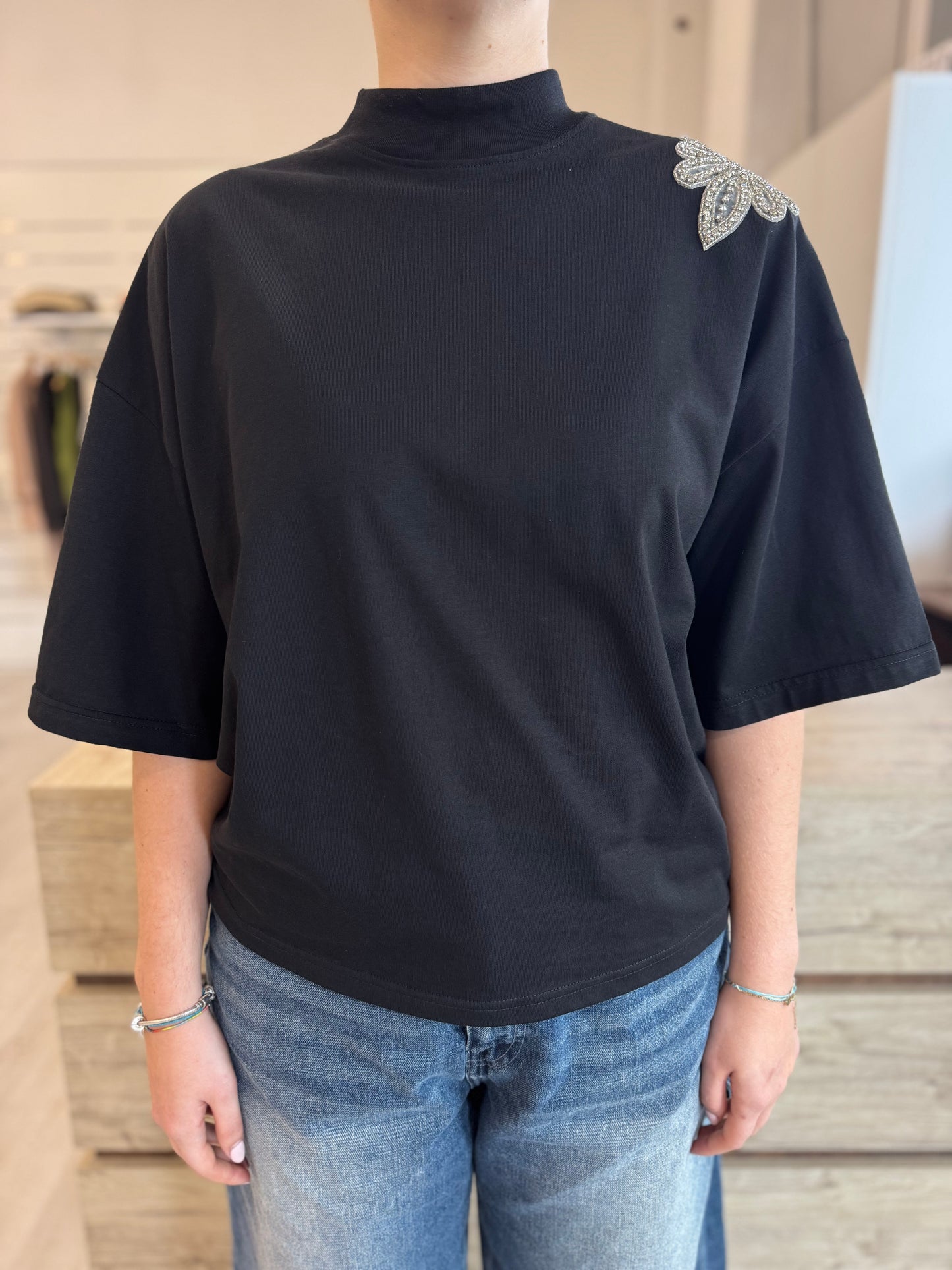 T-shirt over con strass