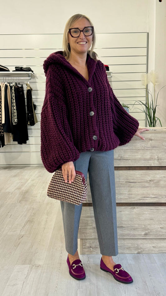 Cappotto corto in maglia con cappuccio